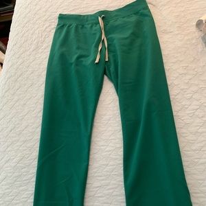 FIGS Livingston Scrub Pants in Hunter Green size Medium Tall